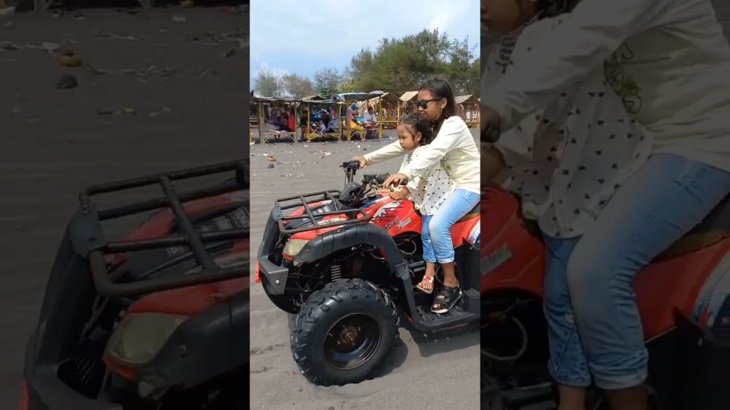 serunyaaa bermain di pantai dewa ruci